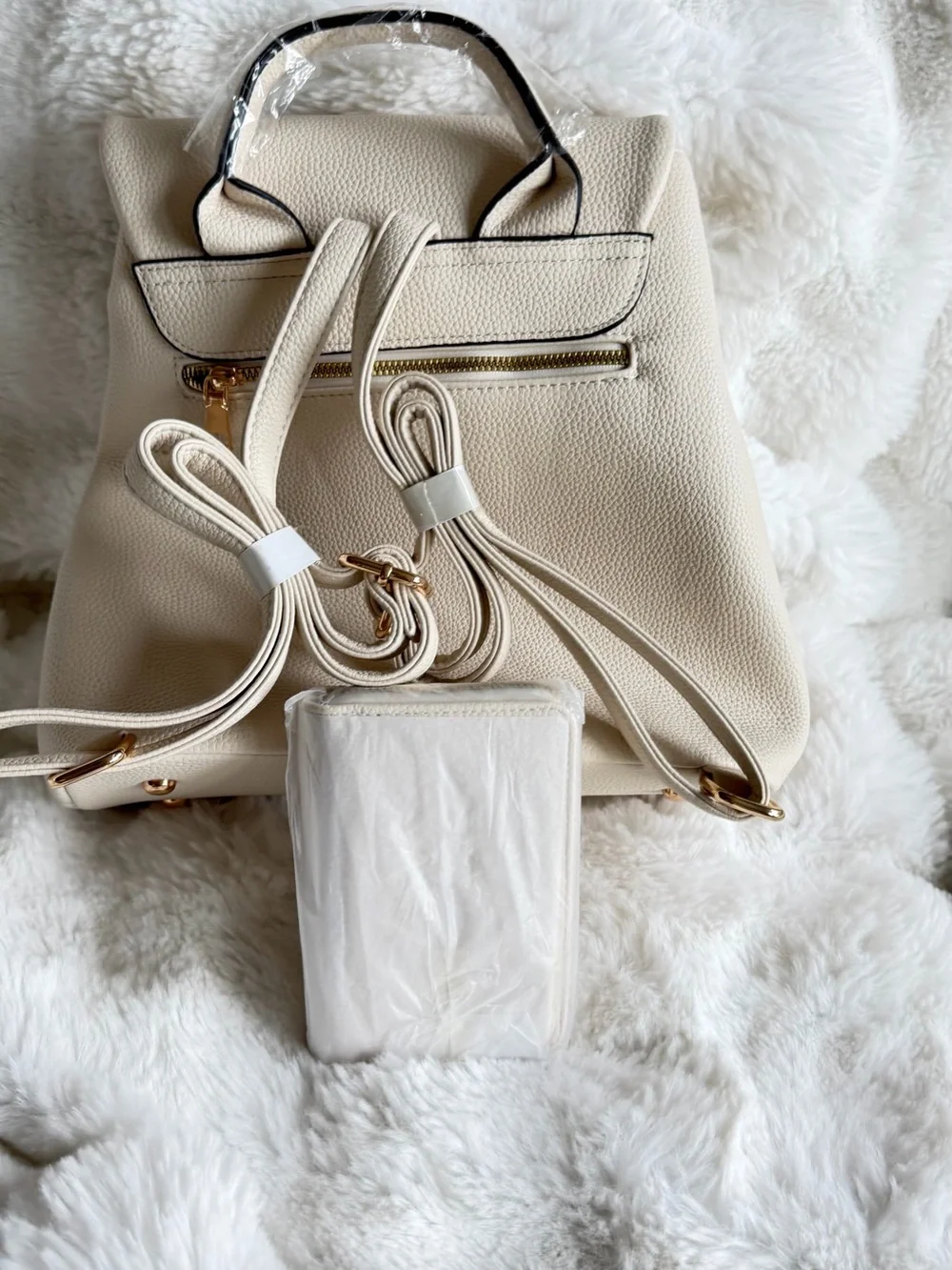 NWT 3 in 1 Cream Pebbled Vegan. Leather Convertible Backpack & Wallet Set.
